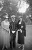 Bruno Köhler as an ensign (W) together with his mother (left) and aunt (right)