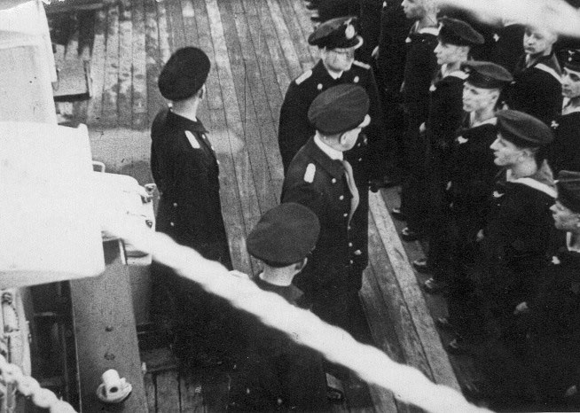 Großadmiral Raeder is visiting the <i>Bismarck</i> on 22 November 1940
