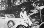 Hans-Hermann Schmidt auf einem Auto